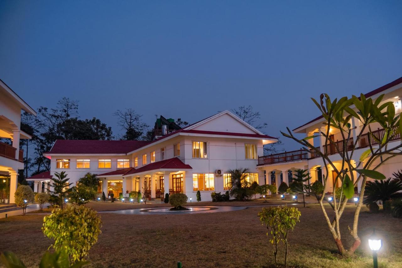 Hotel Earth Light Sauraha Chitwan Bagian luar foto