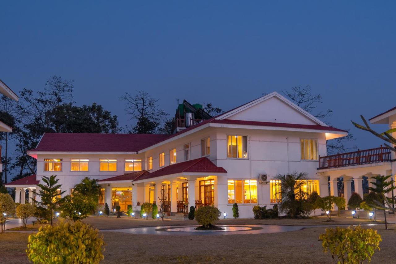 Hotel Earth Light Sauraha Chitwan Bagian luar foto