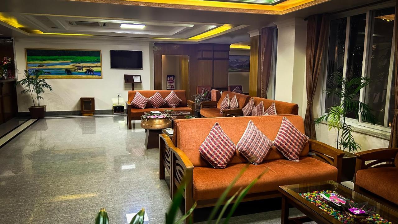Hotel Earth Light Sauraha Chitwan Bagian luar foto