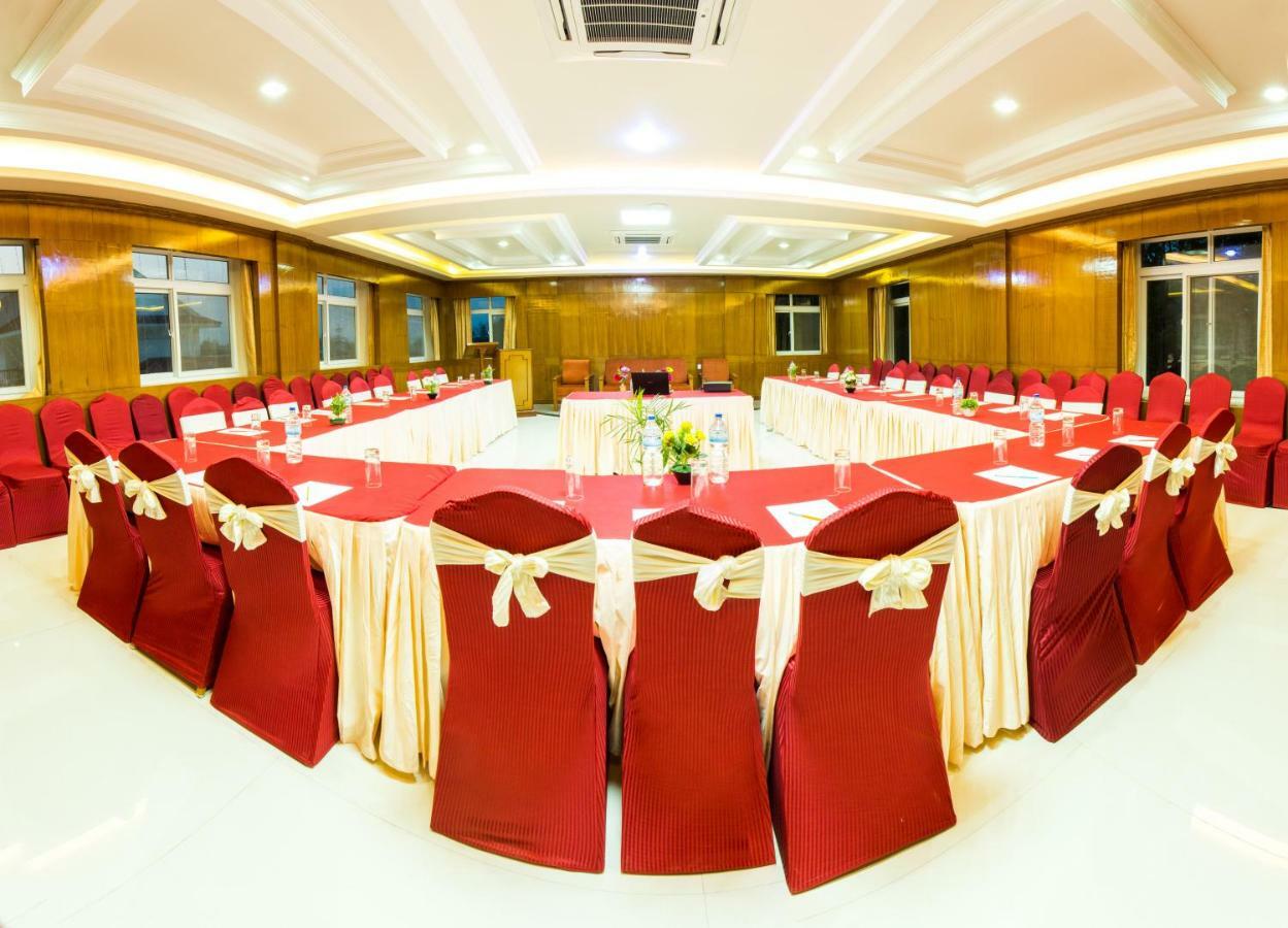 Hotel Earth Light Sauraha Chitwan Bagian luar foto