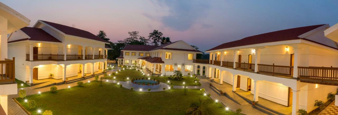 Hotel Earth Light Sauraha Chitwan Bagian luar foto